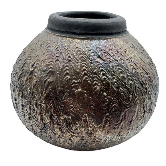Signed Raku 4.5"Tall x 5" Round Vase Bowl w/ Applique 4.5"Tall x 5" Wide Beautif - Picture 2 of 8